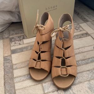 Hinge nude Roman style block heels size 7.5
